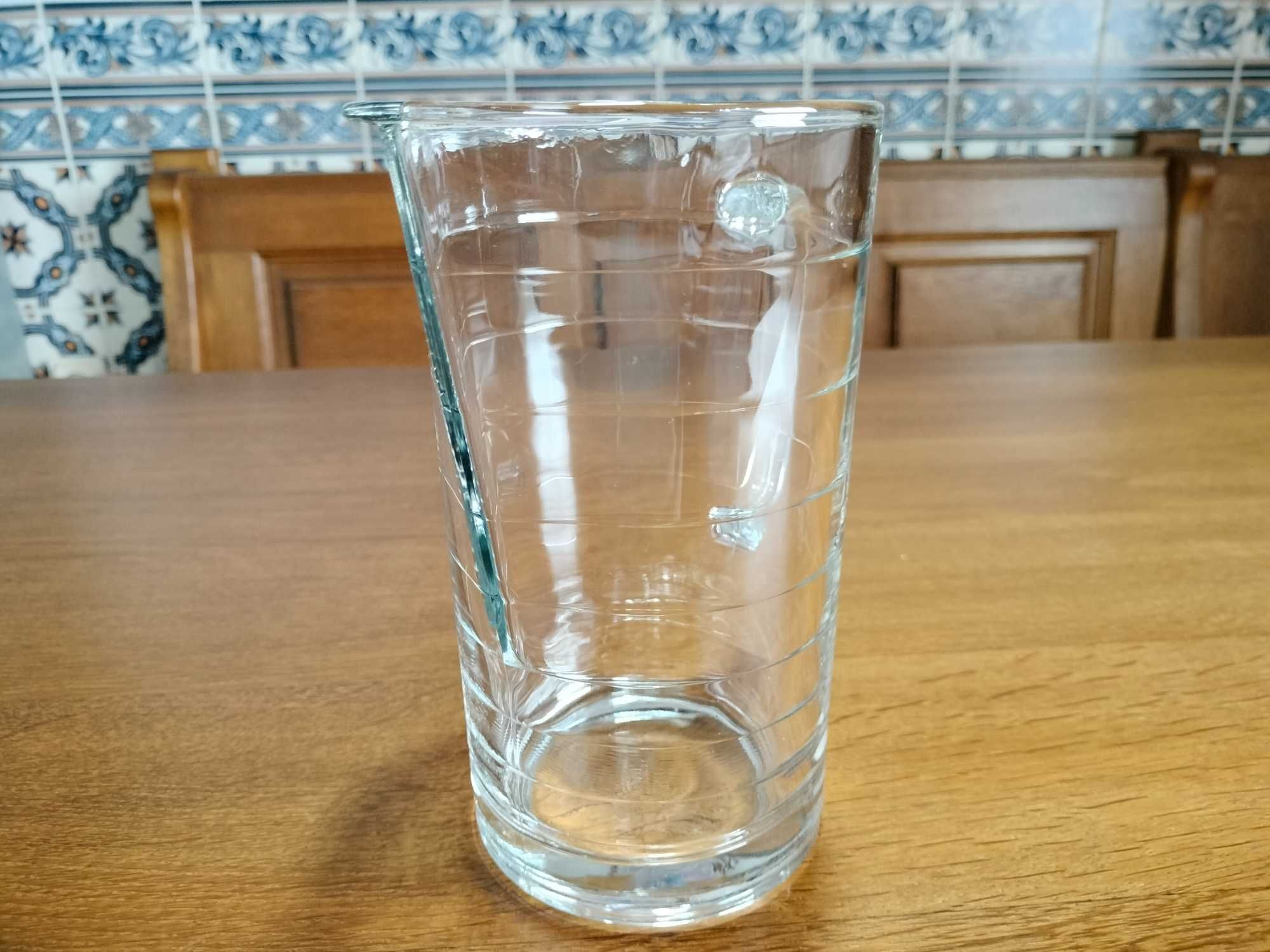 2 Jarros de Água, de qualidade, em vidro transparente, novos