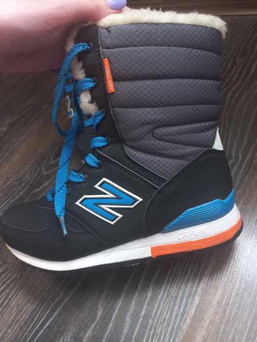 Продаю зимние кроссовки, сапоги, на овчине