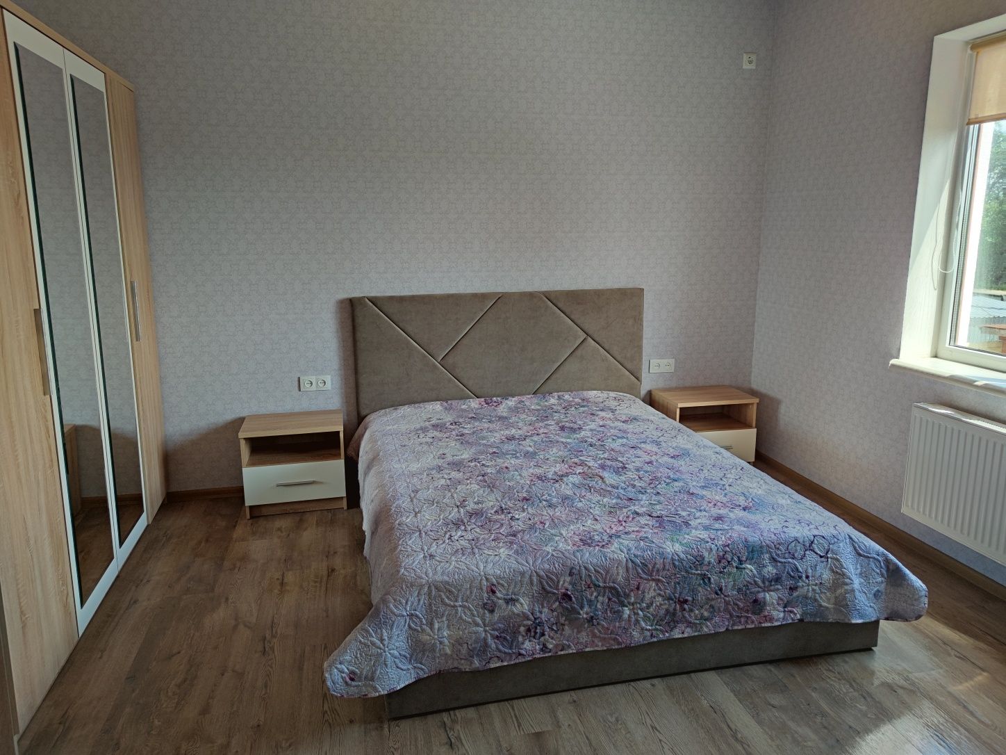 Подобова оренда будинку з басейном