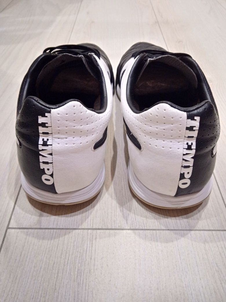 Футзалки, бампы, обувь для зала Nike Tiempo Legacy IC размер 43
