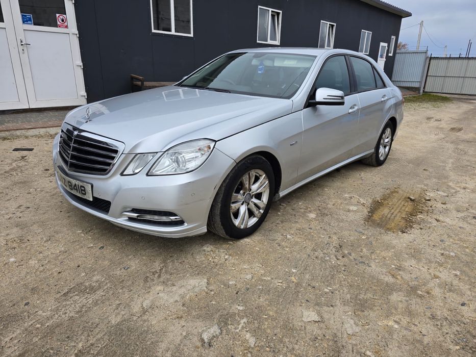 Mercedes-Bens e220 правий руль