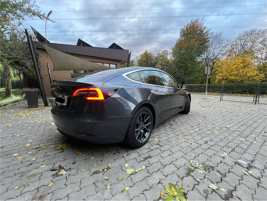 Tesla Model 3 Mid Range 2019