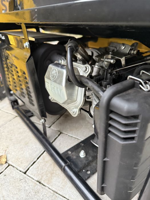 Продам генератор майже новий