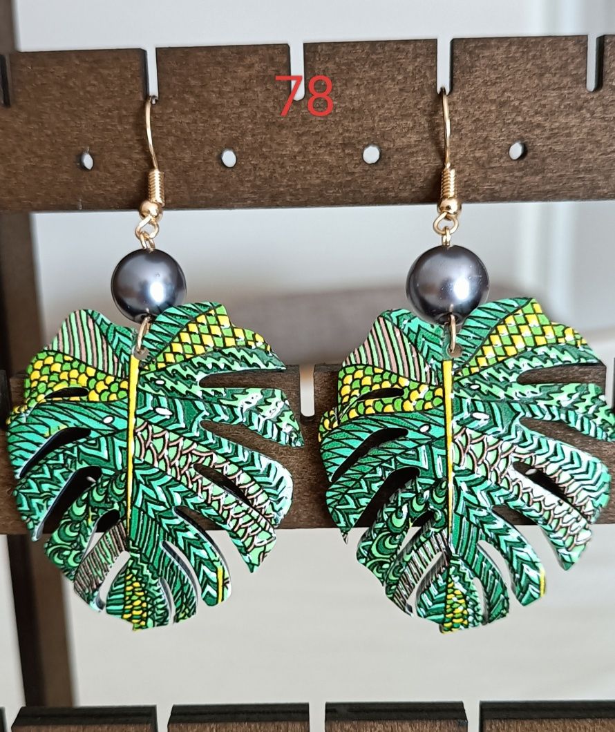 Brincos novos diversos