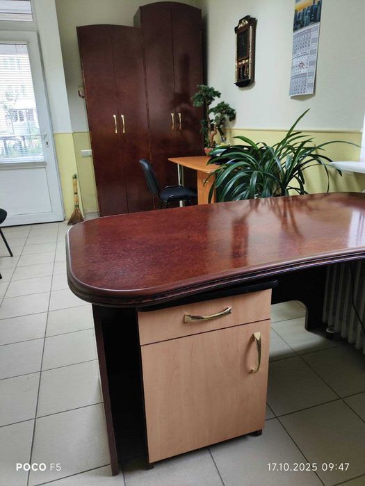 Столи офісні з шухлядами