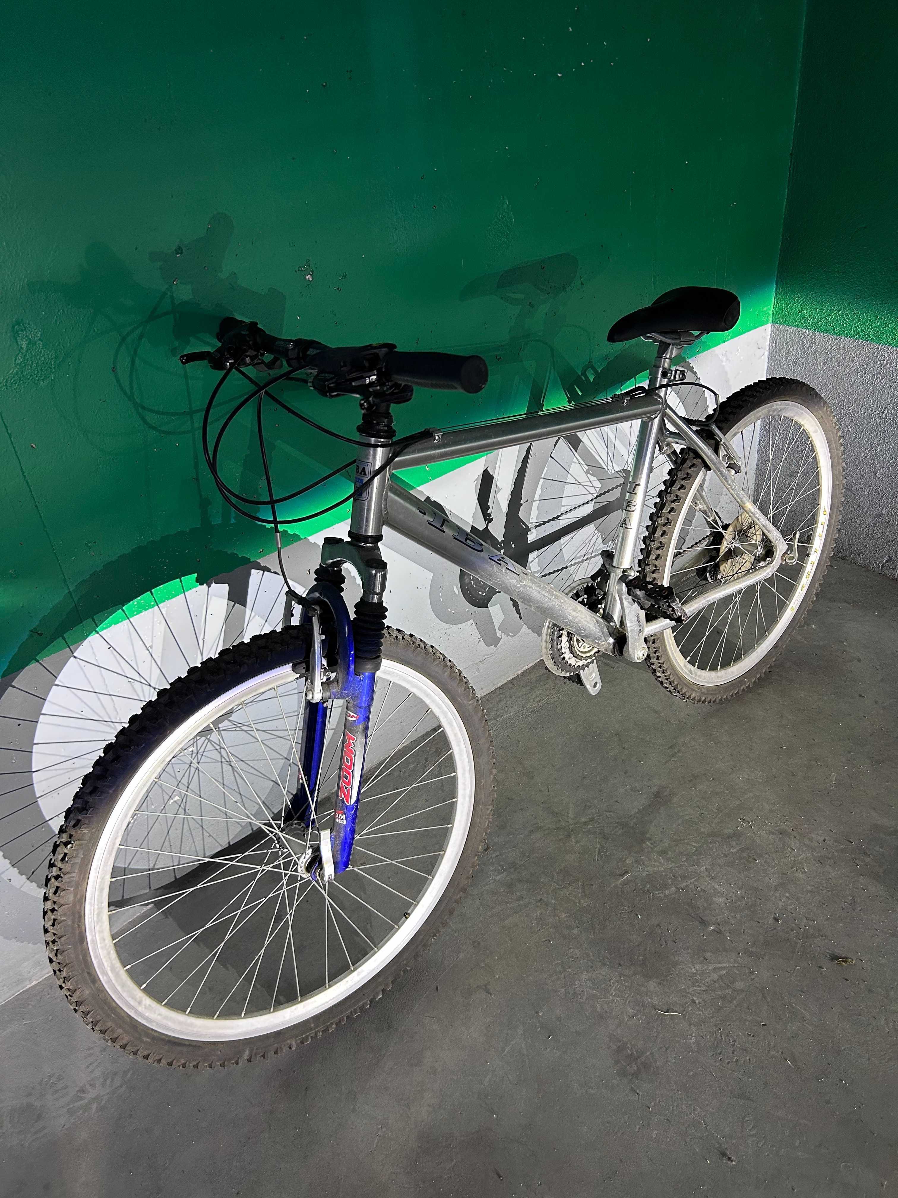 bicicleta IBA quase nova