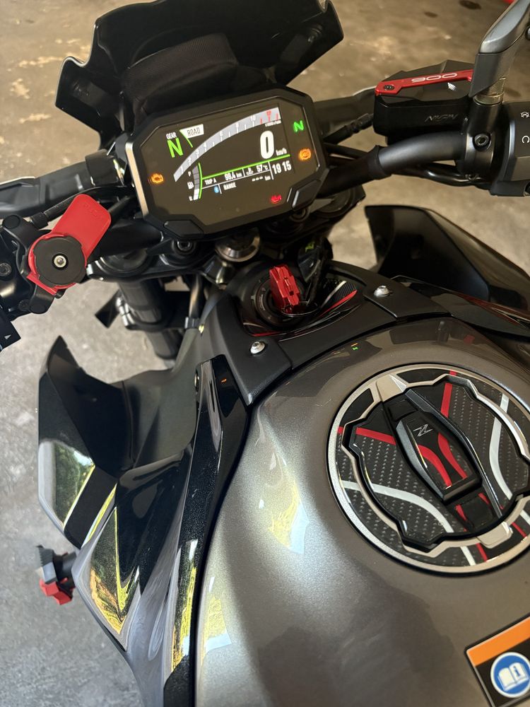 kawasaki Z900 ano 2023