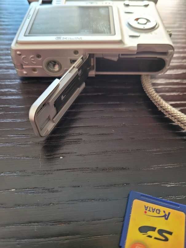 Casio  Exilim...