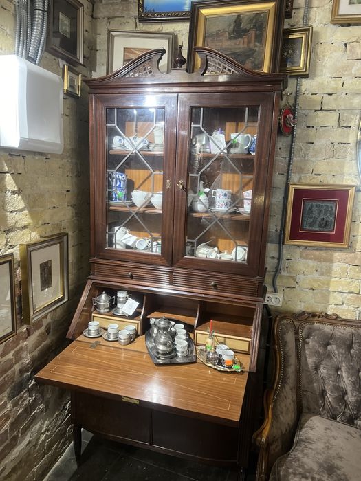 Сервант-секретер