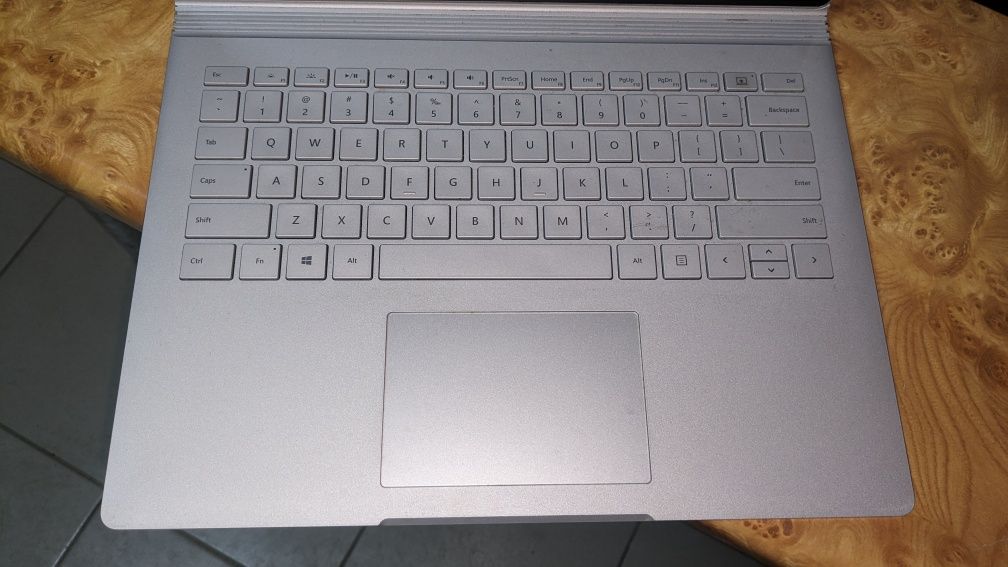 Surface book 13.5" i7 16/512 GeForce® 965 /IPS 2k