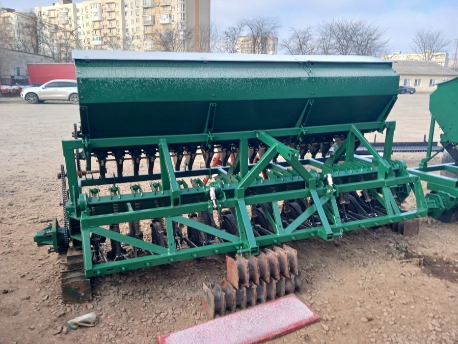 В наявності .Сівалка сз  2.7 навісна. На  18сошникі