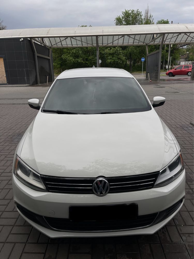 Volkswagen jetta 2,5 л 2012 год