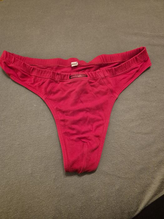 Stringi męskie czerwone