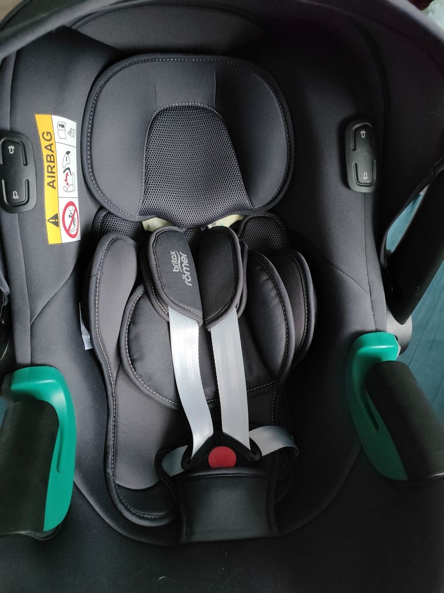 Fotelik Britax Romer z adapterami