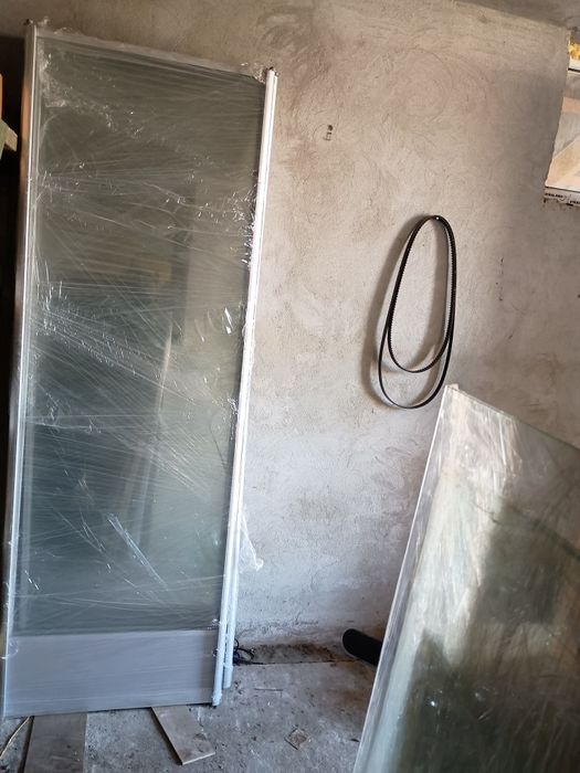 Продам комод з шухлядами і стелажем