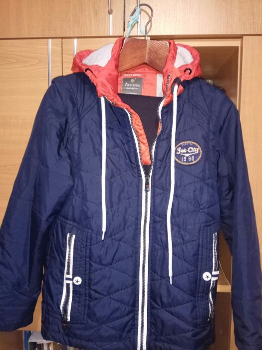 Продам куртку весна-осінь 400 грн