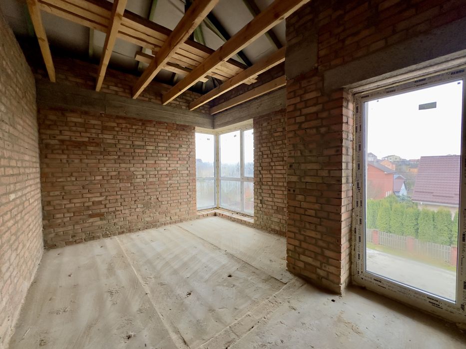 Будинок в Червоних горах