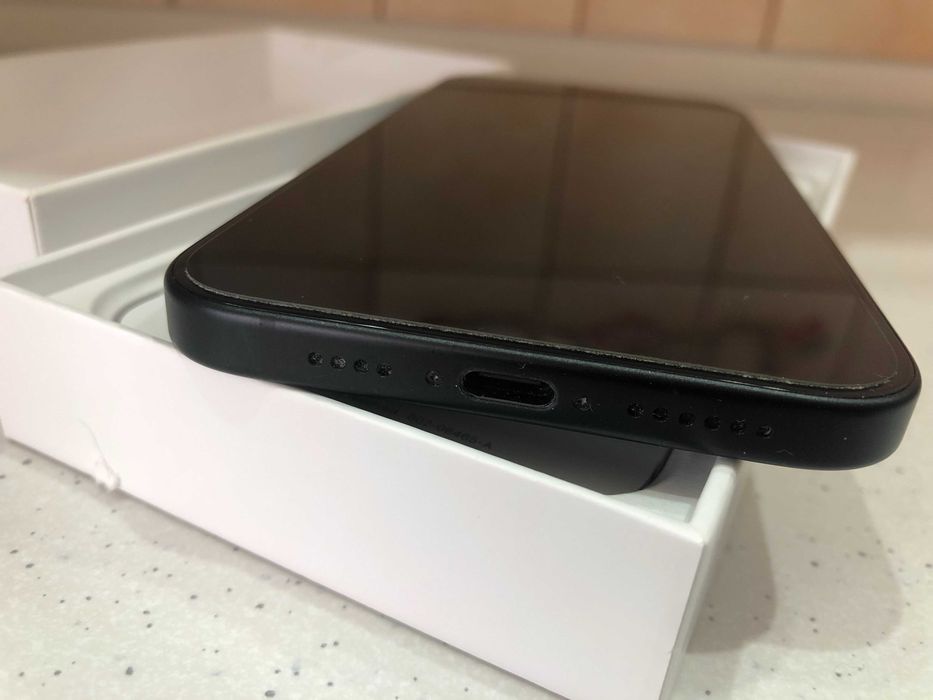 Iphone 15 plus 90% baterii