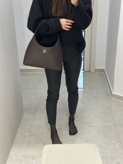 Нова жіноча сумка Tommy Hilfiger в трендовому кольор