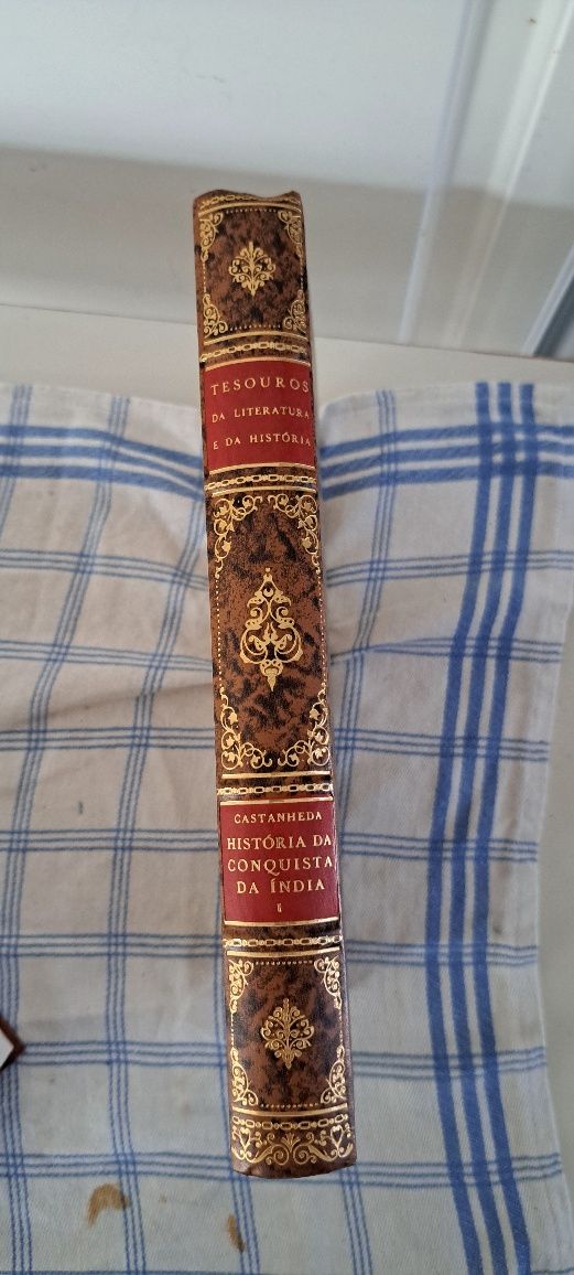 1 livro tesouros da Literatura e da História, livraria lello