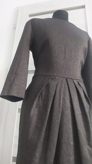 Sukienka z błyszczącą nitką