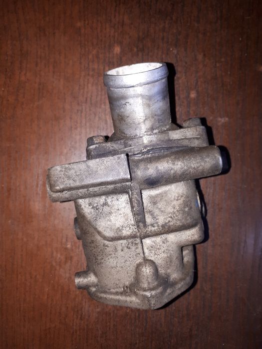 Корпус термостата Nissan primera ниссан примера SR20 бензин