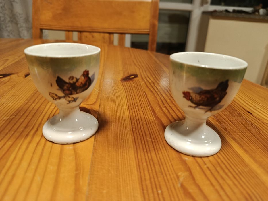 Zestaw dwóch antycznych kieliszków do jajek