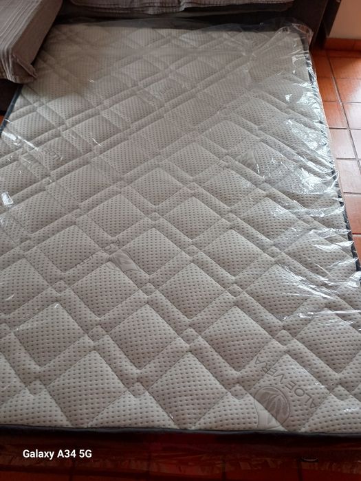 Vendo sobre colchão e colchao