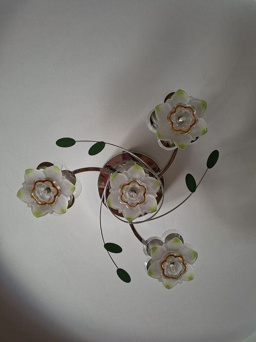 Продам люстру б/у