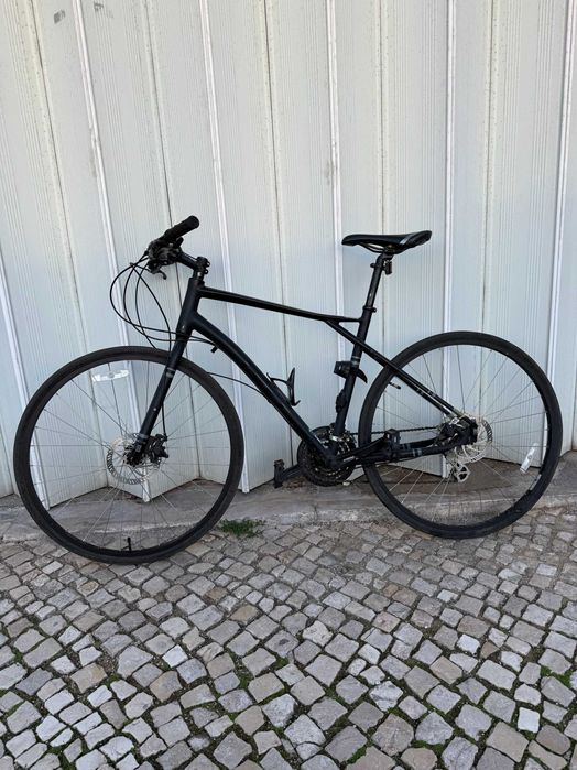 GT Traffic – Bicicleta Híbrida 21 Velocidades | Travões de Disco