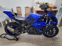 Yamaha R1 2023 race blue