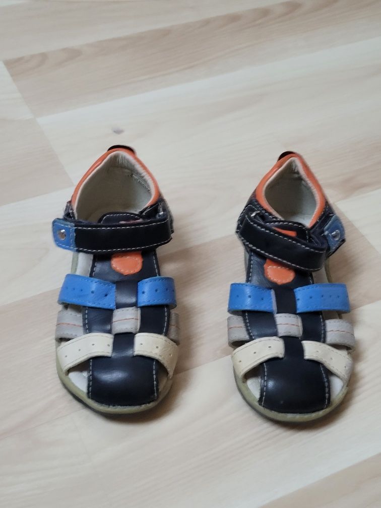 Sandały dla chłopca 26 dł. wkładki 16 cm granatowe kryte palce i pięty