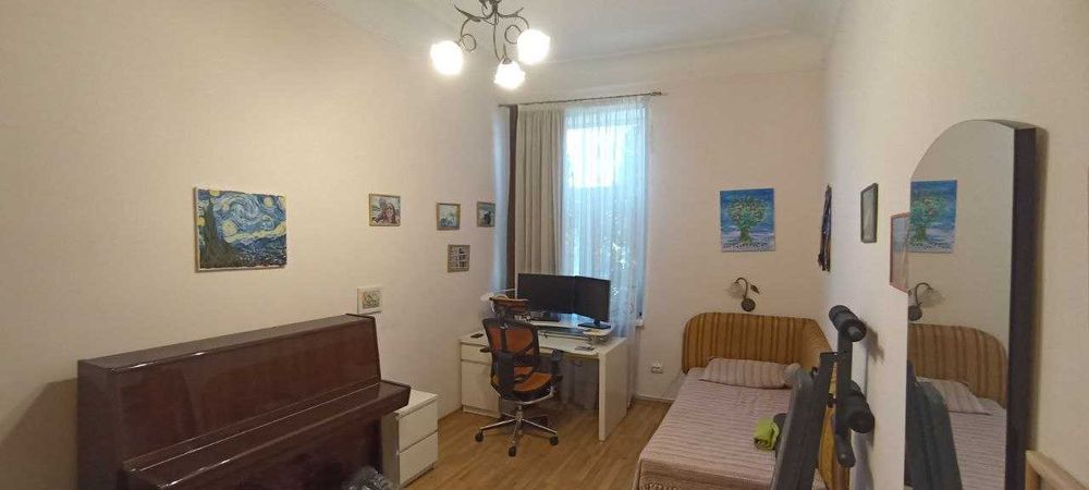 Продам 5 комнатную квартиру в Центре города  парк Глобы