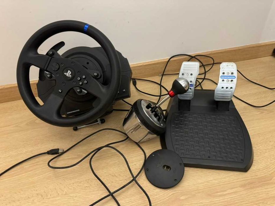 Volante + Pedais + Mudanças - Thrustmaster T300RS