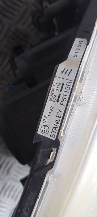 lampa przednia przód lampy mazda 5