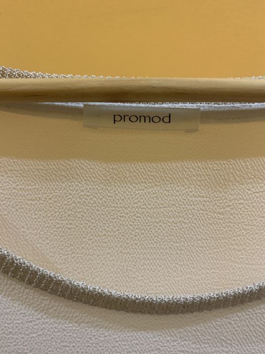 Blusa branca “Promod” tamanho 44 com pormenores dourados nova