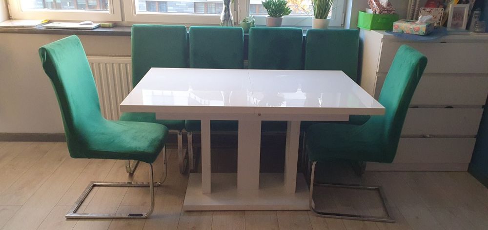 Sprzedam stół z 6 krzesłami z black red white