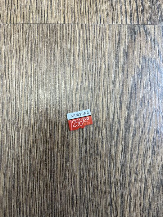 Nintendo Switch V2 + akcesoria + karta 256GB