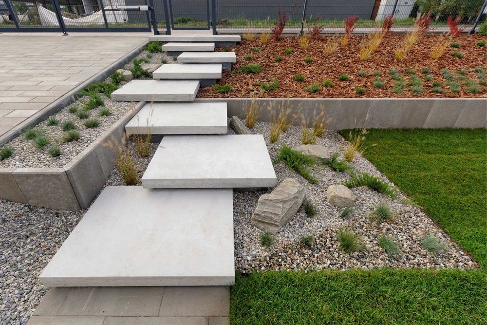 Schody do ogrodu z betonu architektonicznego lewitujące wentylowane