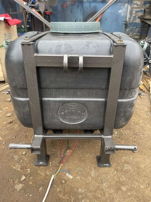 Пропоную оприскувачі на 100 л. Під трох точку та на мотоблок