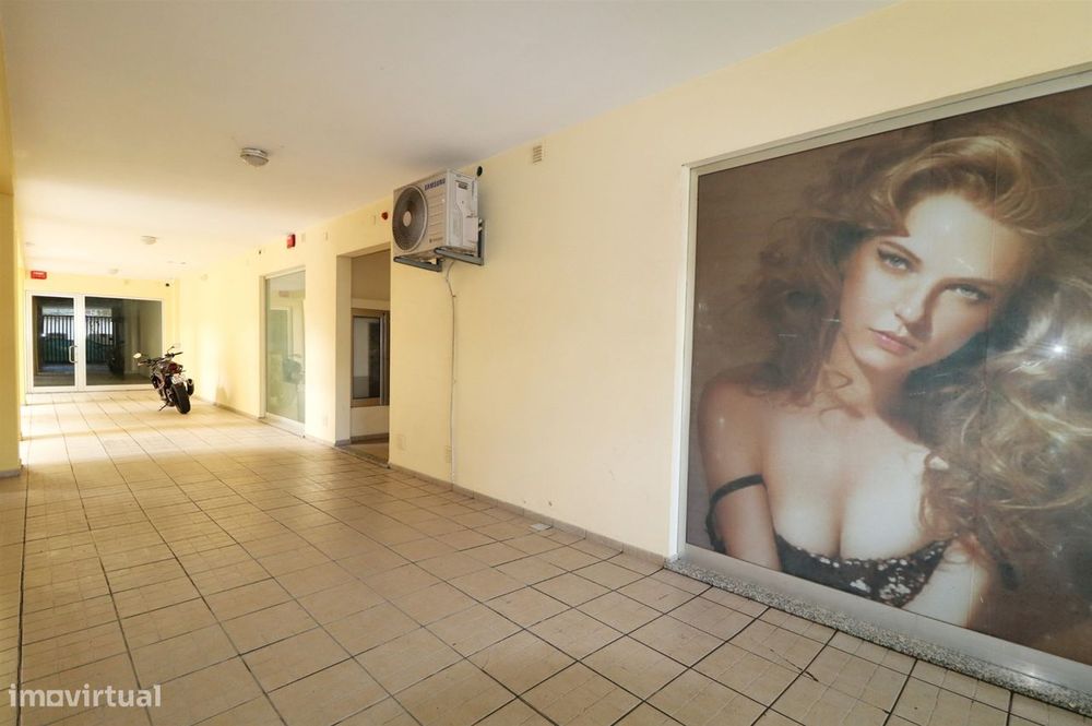 Loja no centro de algoz