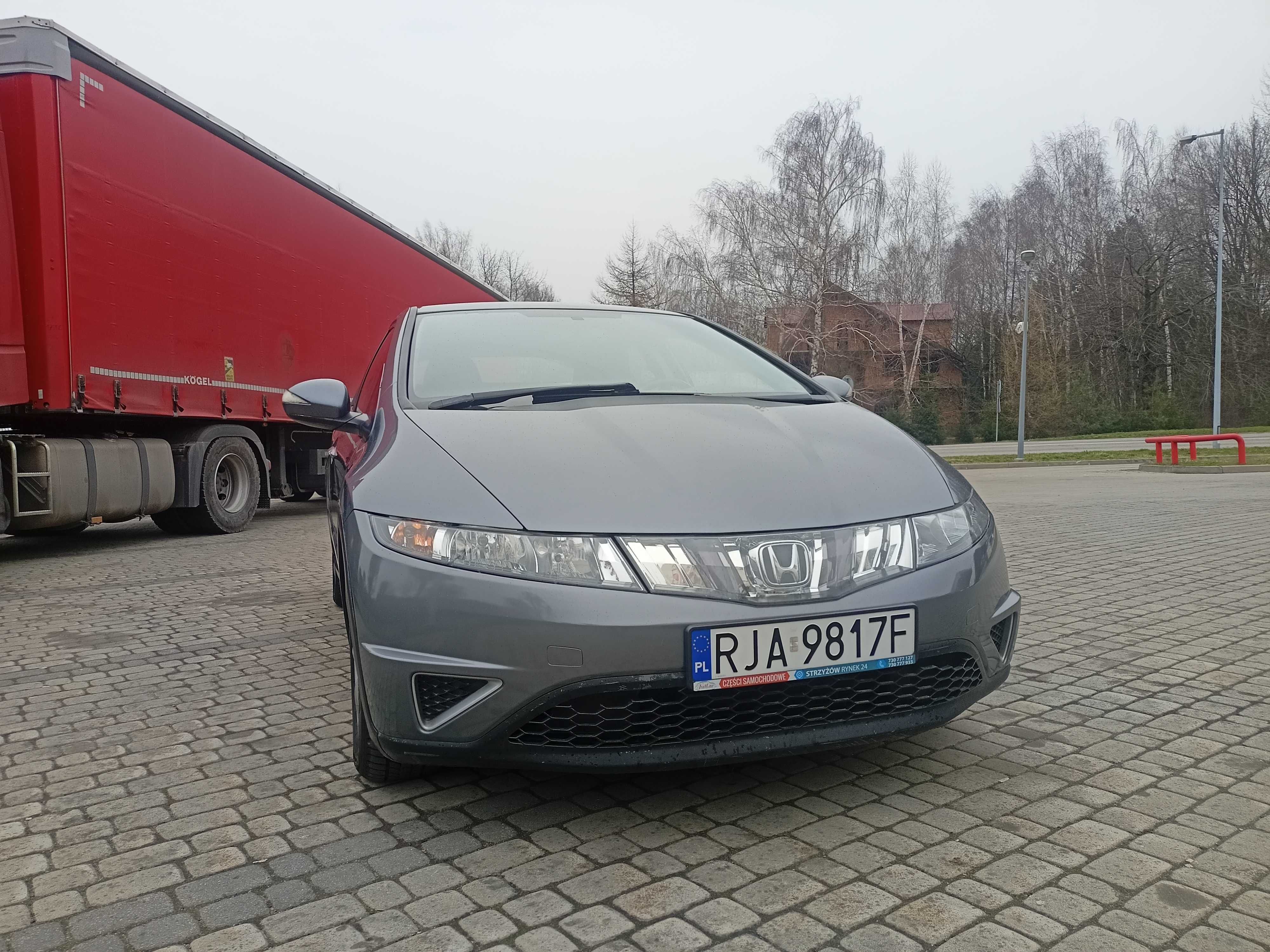 **Honda Civic Ufo**1.8**Zarejestrowany**Prywatnie**Bardzo Ładna