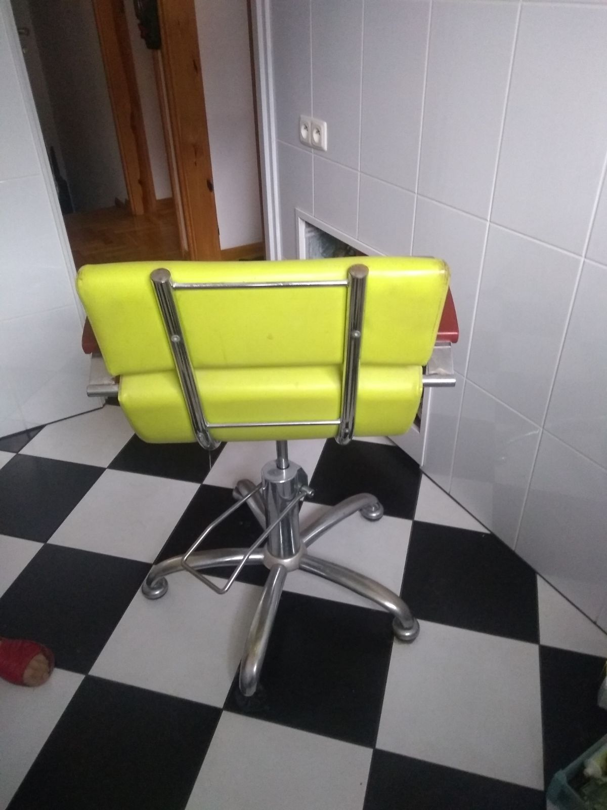 Fotele fryzjerskie
