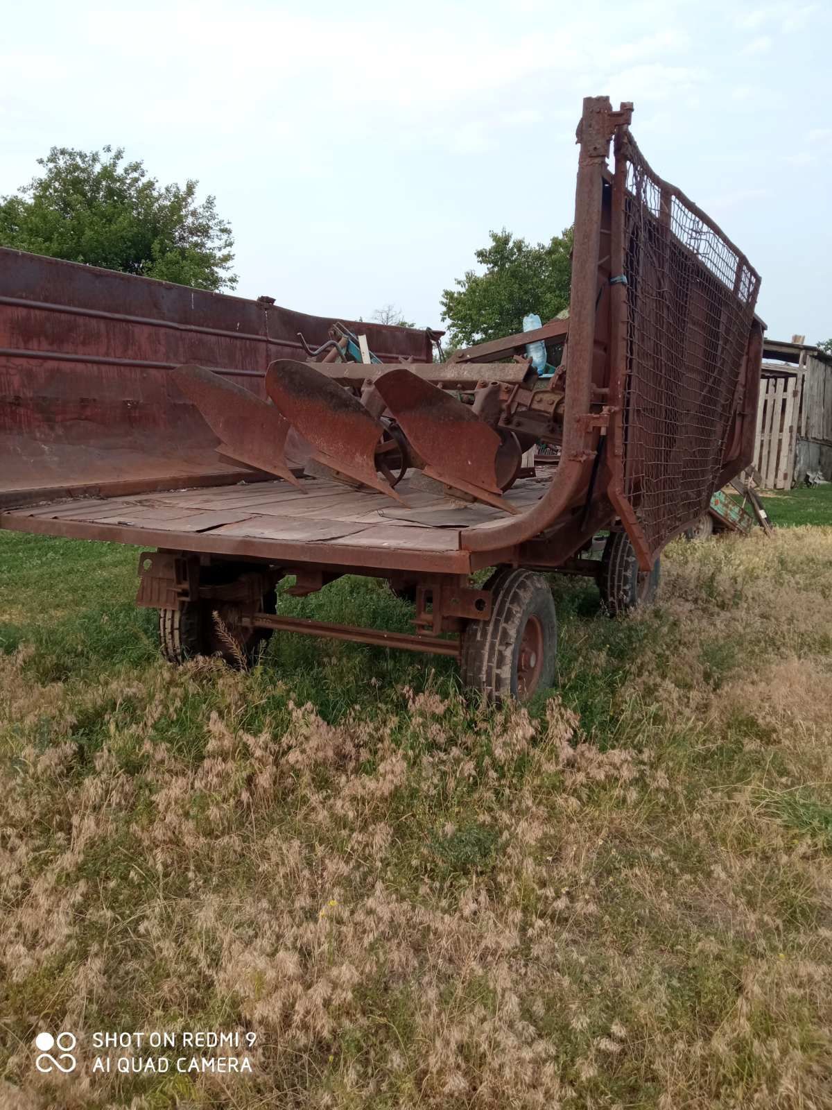Продам трактор ЮМЗ 6 4х4. Прицеп .
