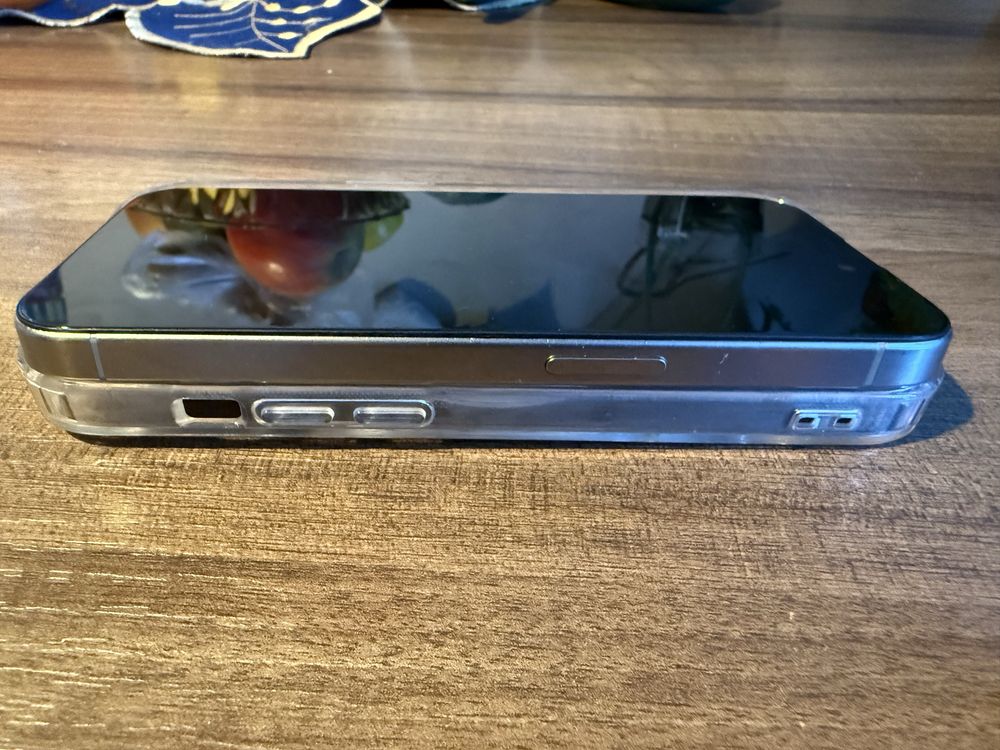 Iphone 15 pro jak nowy