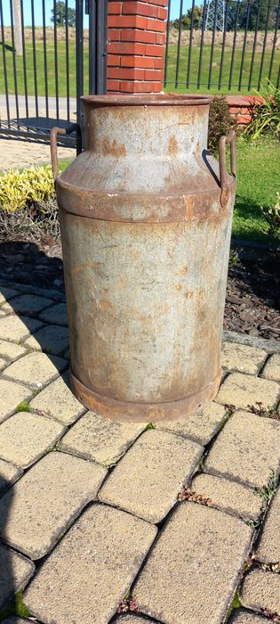 Stara metalowa kanka na mleko 30 l kanka wazon design ogród