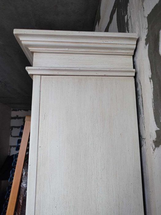 Шафа, книжкововий стелаж, вітрина з масиву дерева, фігурне різьблення