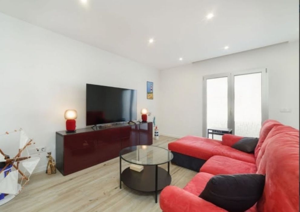 Móveis de Sala com cor apelativa e em ótimo estado c/ mesa de vidro