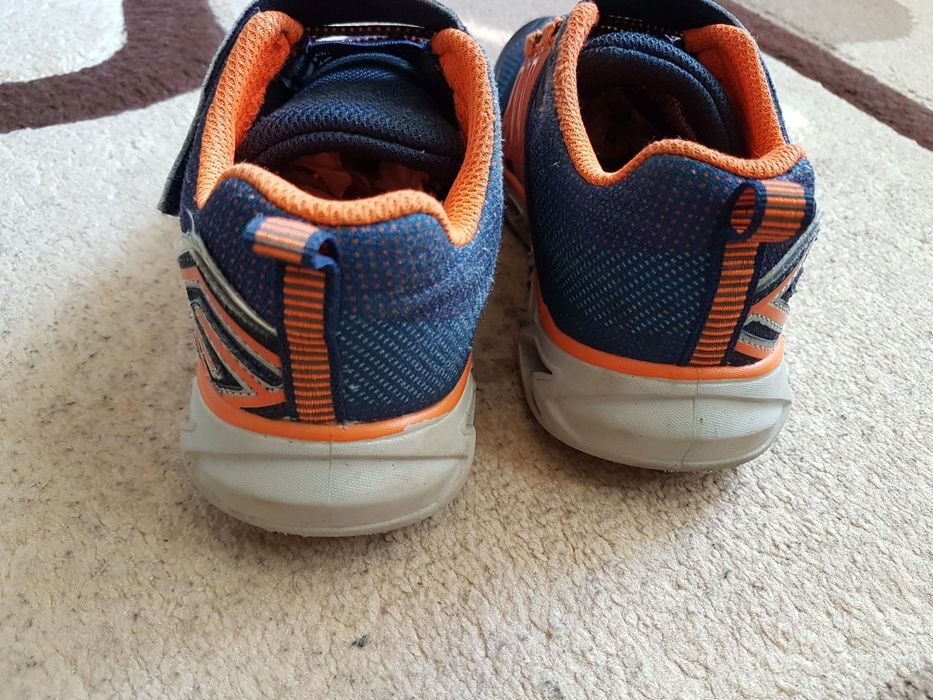 Детские кроссовки