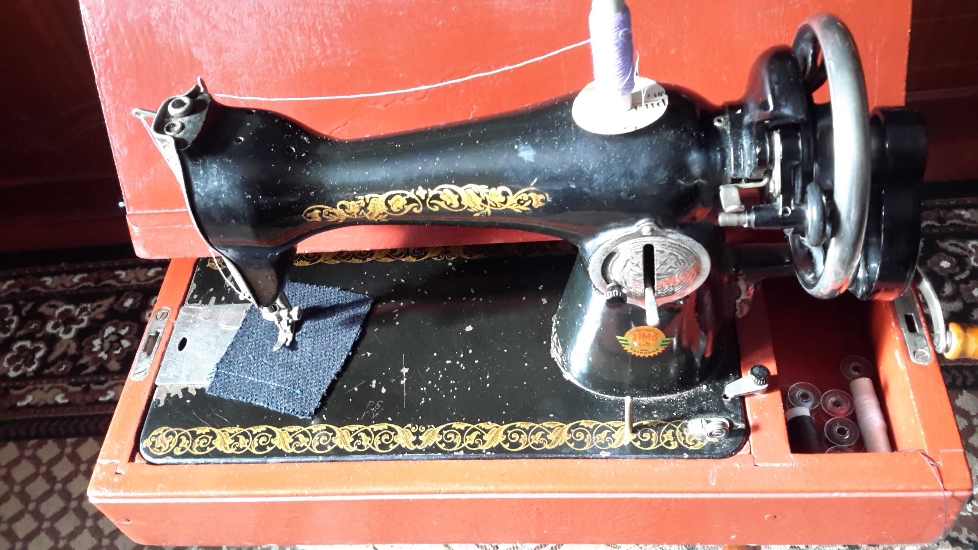 Ручная швейная машинка Подольского завода в коробе